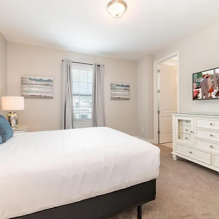 Serene 8 Bdrm Villa With Large Patio In Encore-2