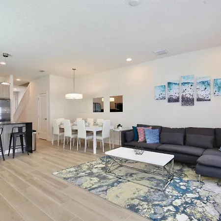 Great 4 Bedroom Townhouse In Hidden Forest, With Private Pool!-2