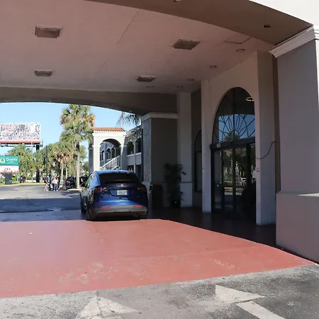 Howard Johnson By Wyndham Orlando-International Drive-2