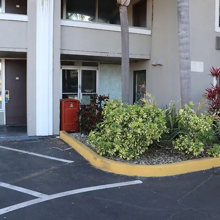 Howard Johnson By Wyndham Orlando-International Drive-3