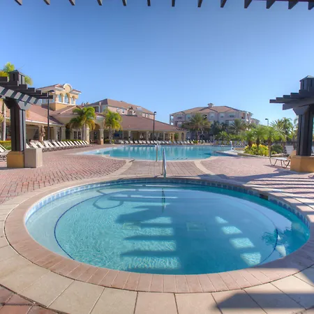 Spacious Vista Cay Condo, Near Universal!-3