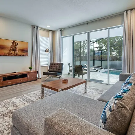 Pleasant Townhome With Private Pool Near Disney-2