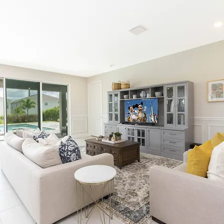 Gorgeous 8 Bedroom Single Home With Private Pool - Ec7724-3