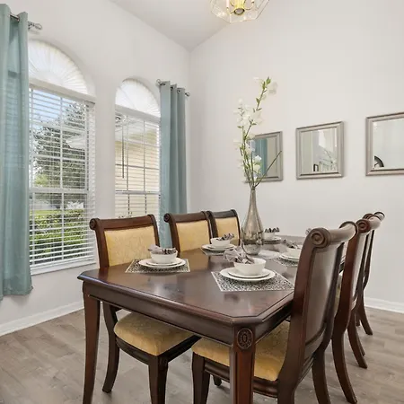 #196-Fantastic 6 Bed Villa With Own Private Pool And Spa With No Rear Neighbors-3