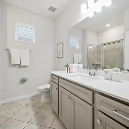 Brand New 10Bdrms At Windsor Cay-3