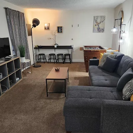 Beautiful 2-Bedroom Condo Near Universal And Other Orlando Attractions, King Bed & Wi-Fi-3