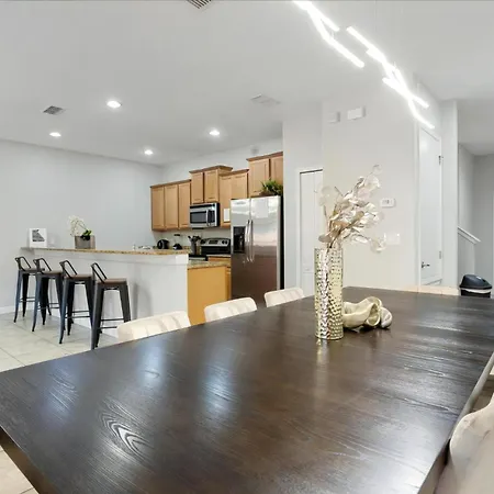 4 Bedrooms 3 Bathrooms Paradise Palms 8974 Mp-2