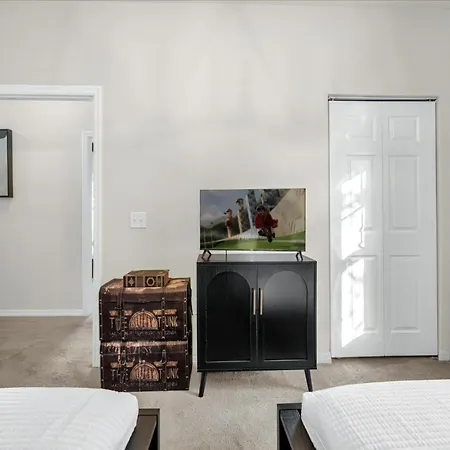 4 Bd 3 Ba Lucaya Village 25-108-2