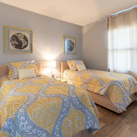 Modern Equipped Apt Best Location!-2