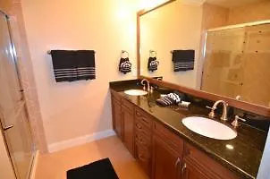 7468Ed 3 Bedroom Condo-3