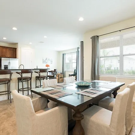 Wilmington Loop 6 Bedroom Luxury Villa With Pool And Spa-3