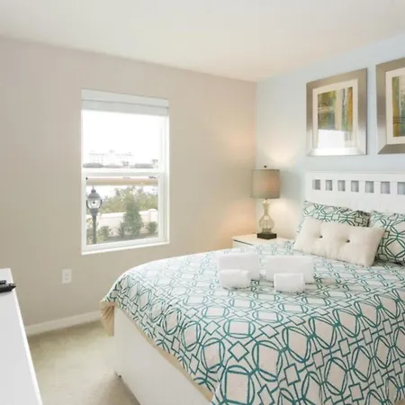Cozy Townhome With Garage Next To Parks Cb3163-3