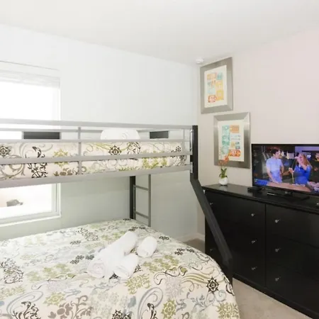 Cozy Townhome With Garage Next To Parks Cb3163-2