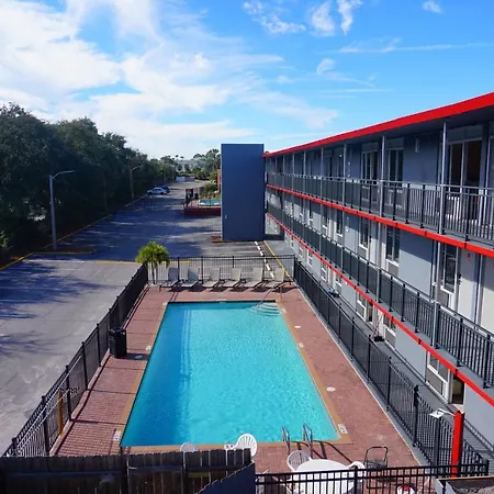 Travelodge By Wyndham Orlando At Heart Of International Drive-3