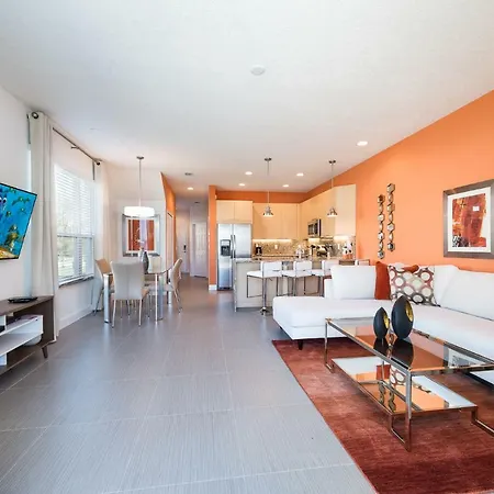 Beautiful 3 Bedroom Suites, 20 Min From Disney Townhouse-2
