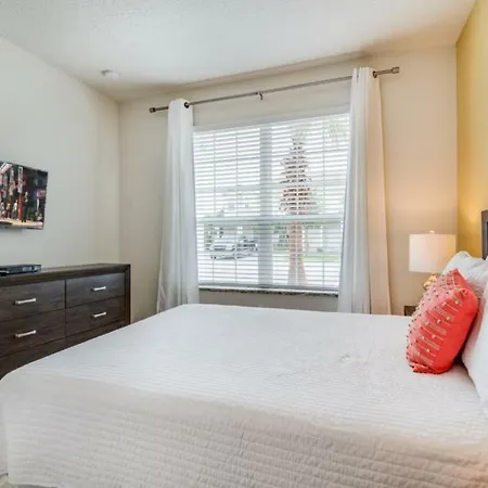 Charming Townhome With Private Pool Near Disney-2