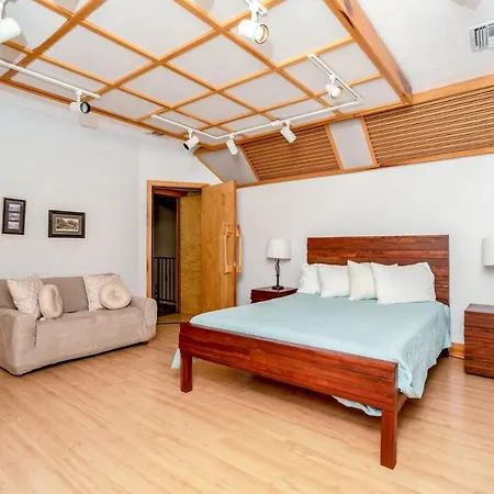 Ultimate 6 Bedroom 5 Bathroom On Bay Hill-2