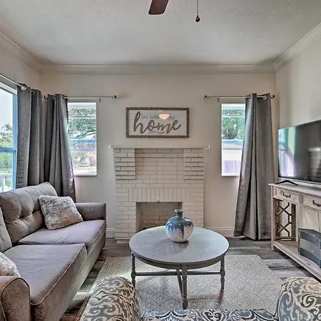 Walk To Dtwn: Winter Garden Home W/ Patio-3