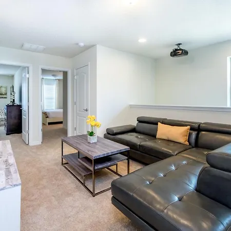 New Fantastic 5 Bed 4 Bathroom Town Home-3