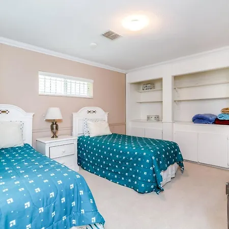 Ultimate 6 Bedroom 5 Bathroom On Bay Hill-3