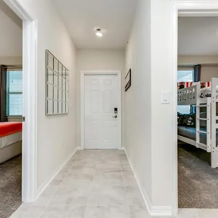 Amazing Story Lake Brand New Condo 3111U307-2