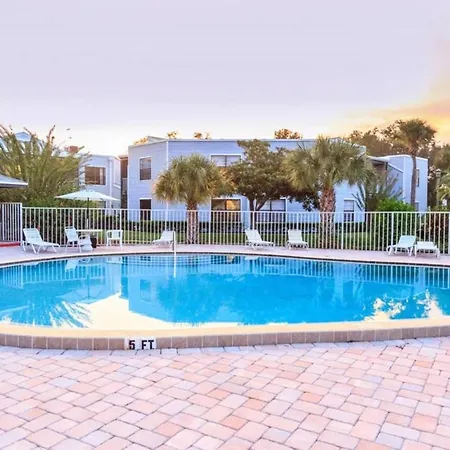 Country Club Condominium-2