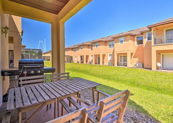 Vibrant Resort Townhome With Patio, 3 Mi To Disney! Orlando
