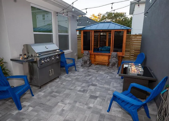 Brand New Modern Pet Friendly Zen Home With Private Home Theater & Hot Tub! Home Orlando