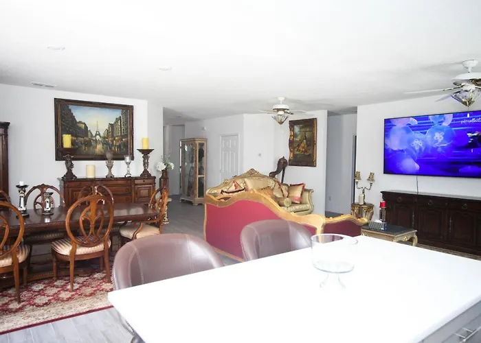 A Beautiful Queen Bedroom Orlando