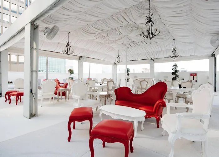 Hotéis perto de George Barker Park