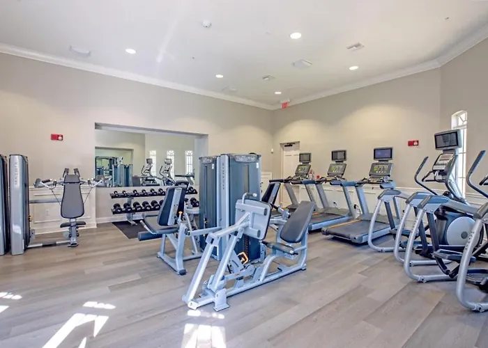 Spectacular Lakeview Serenade Next To Pool Near All Theme Parks And Walk To Convention Center Orlando