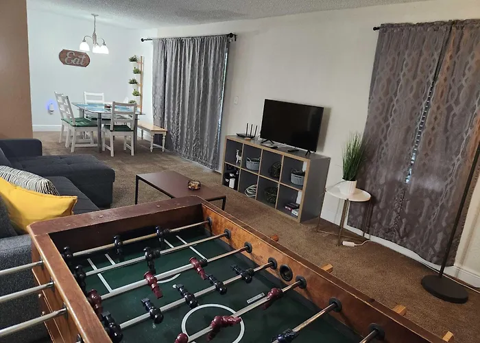 Beautiful 2-Bedroom Condo Near Universal And Other Orlando Attractions, King Bed & Wi-Fi che accetta animali