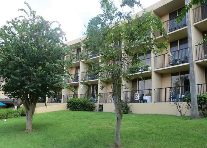 Hotel vicino a George Barker Park